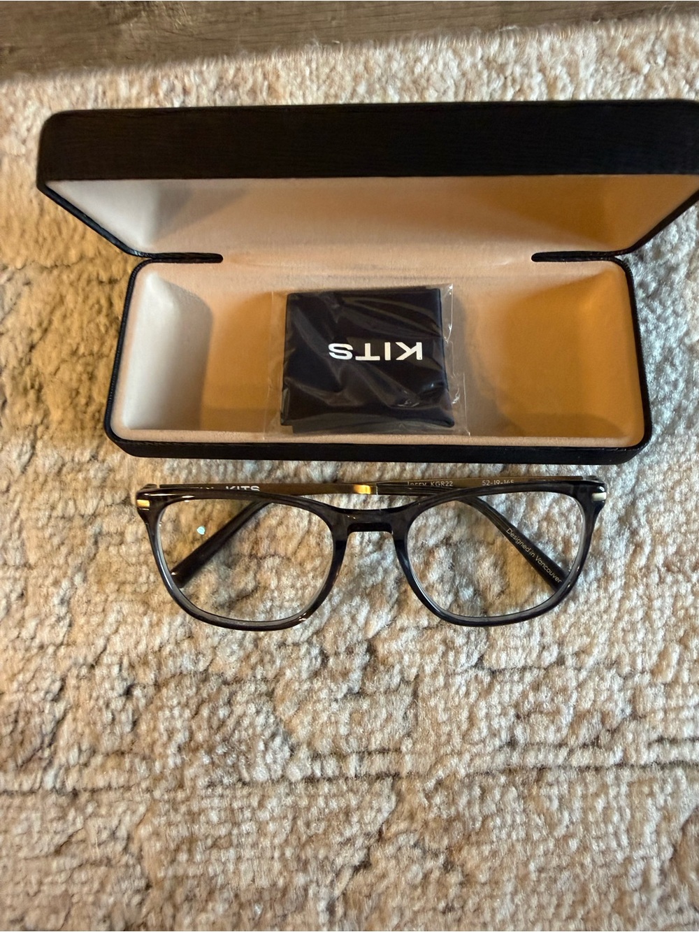 Set of 2 Nonprescription Glasses - Kits Jerry